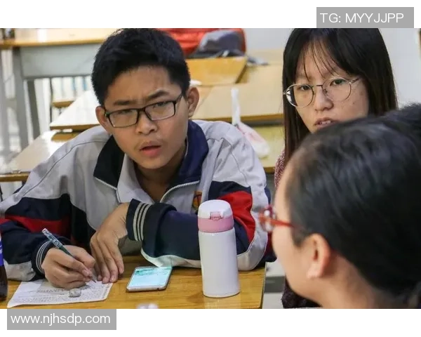 上海足球队选拔赛点评团队协作表现分析与未来发展展望